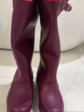 Hunter Tall Rain Boots in Burgundy